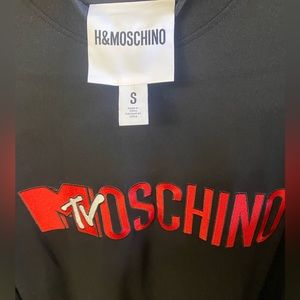 Worn 2 times. Still like new, just never wear.